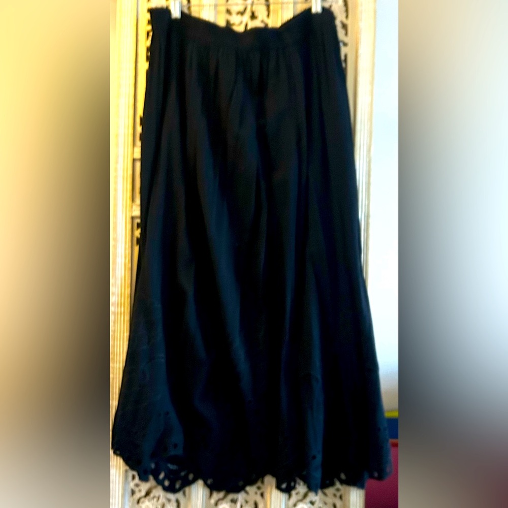Ship ‘n Shore Black Floral Cut Out Maxi Skirt Size 1X gorgeous skirt